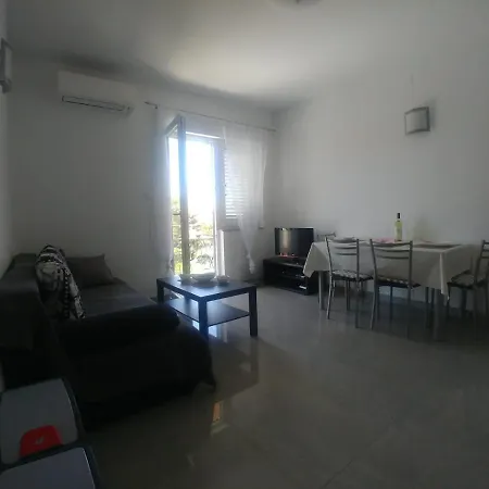 Lana Apartman