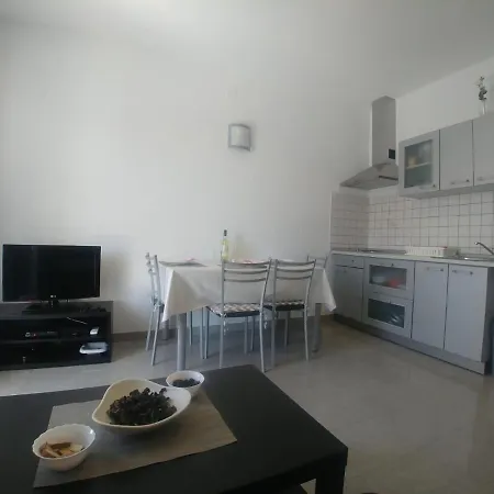 Lana Apartman *